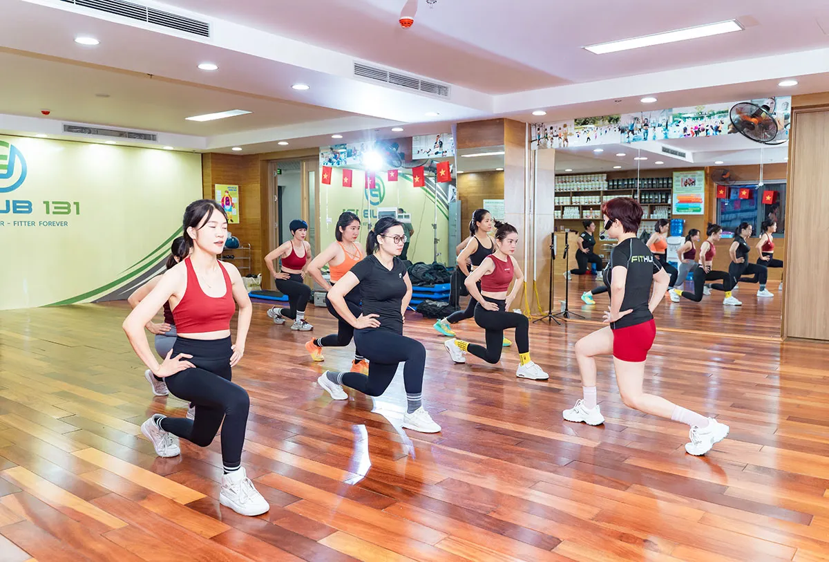 Tập nhóm còn giúp chị em tập giảm cân nhanh hơn nhờ cường độ vận động cao và môi trường năng động