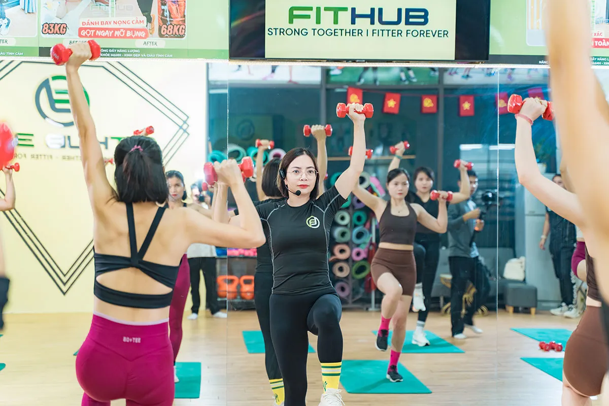 Phòng tập với không gian thoáng, đủ ánh sáng và hệ thống thông gió tốt.